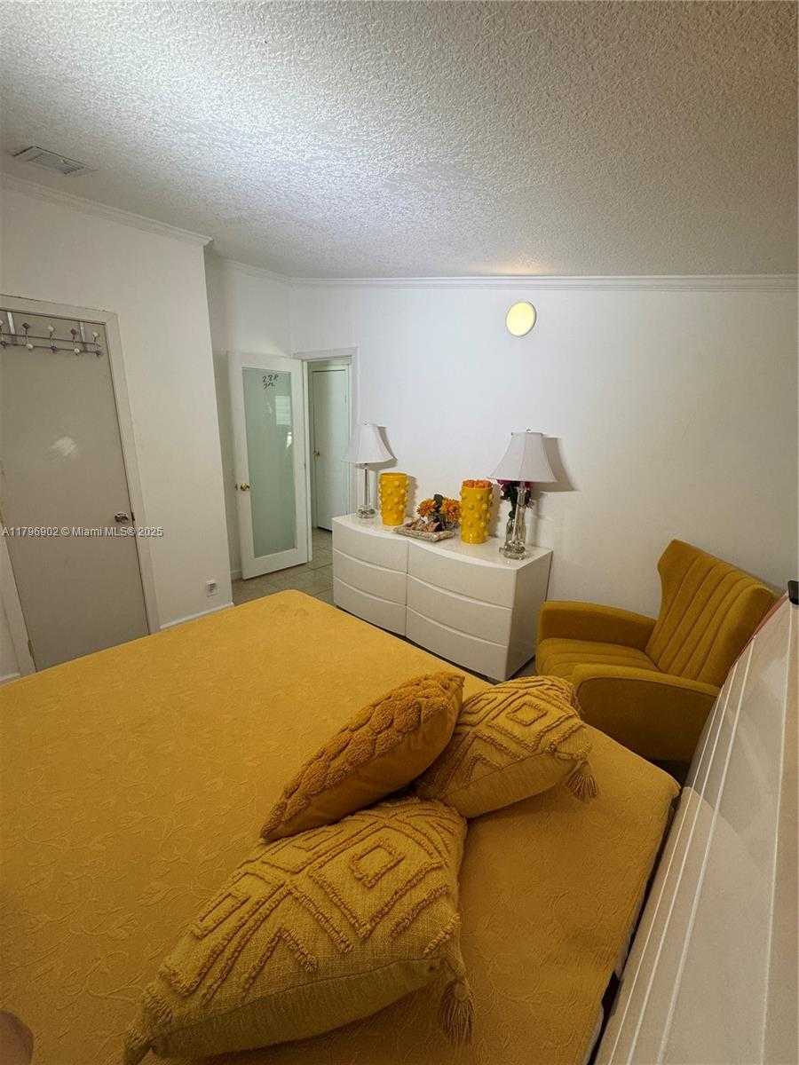Small Image of 19800 SOUTH WEST 180AVE, Miami Number 23