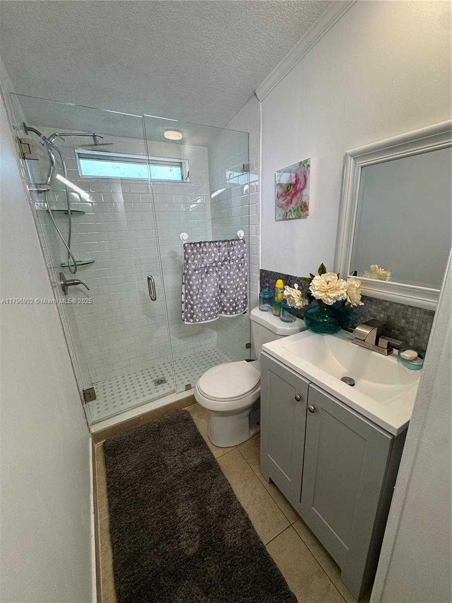 Small Image of 19800 SOUTH WEST 180AVE, Miami Number 25