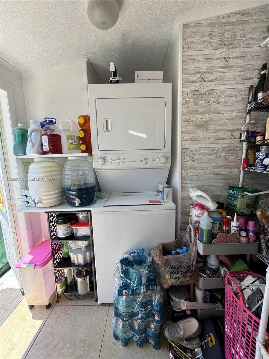 Small Image of 19800 SOUTH WEST 180AVE, Miami Number 27
