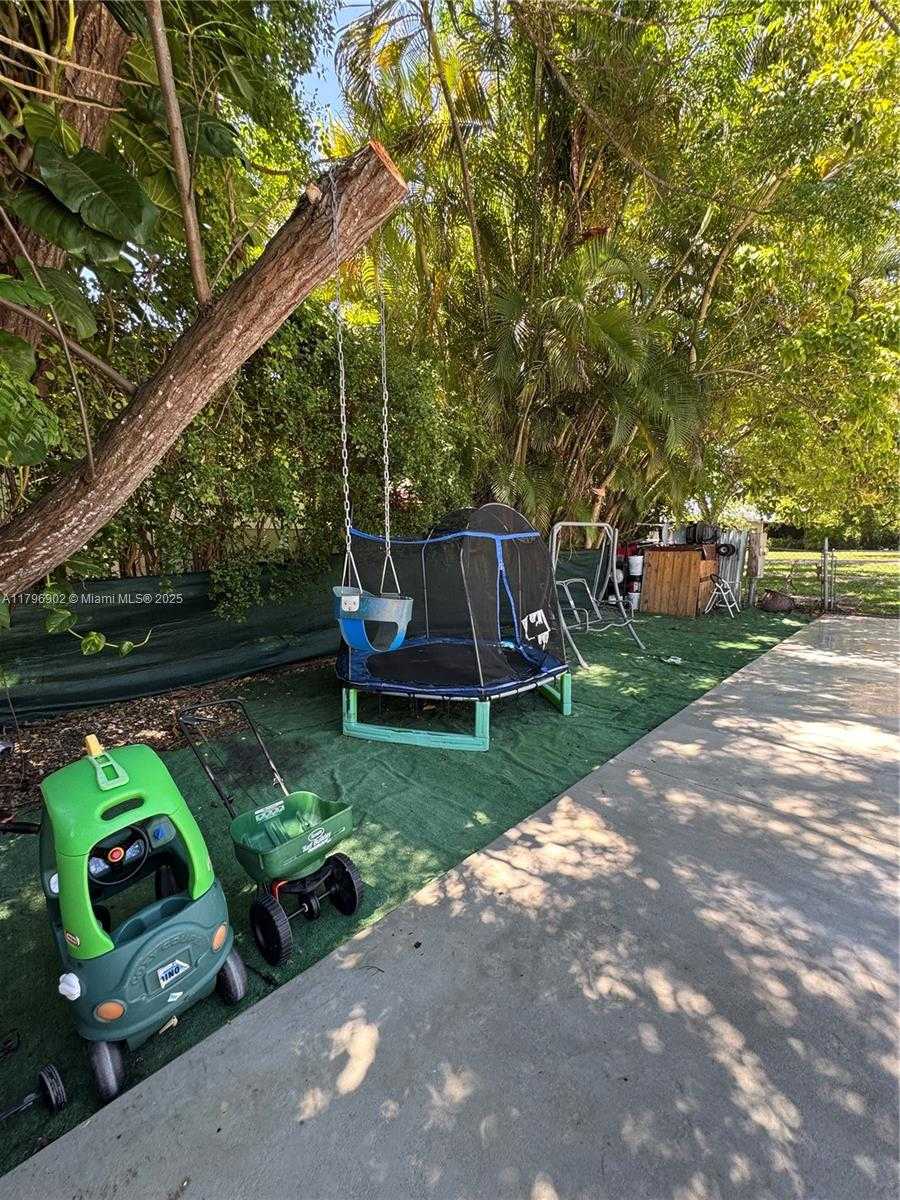 Small Image of 19800 SOUTH WEST 180AVE, Miami Number 28