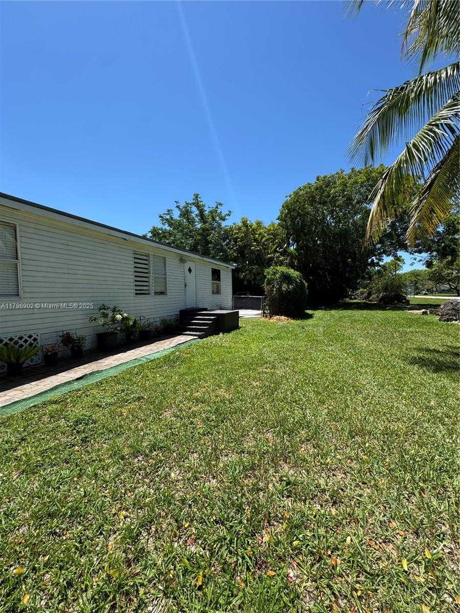 Small Image of 19800 SOUTH WEST 180AVE, Miami Number 4