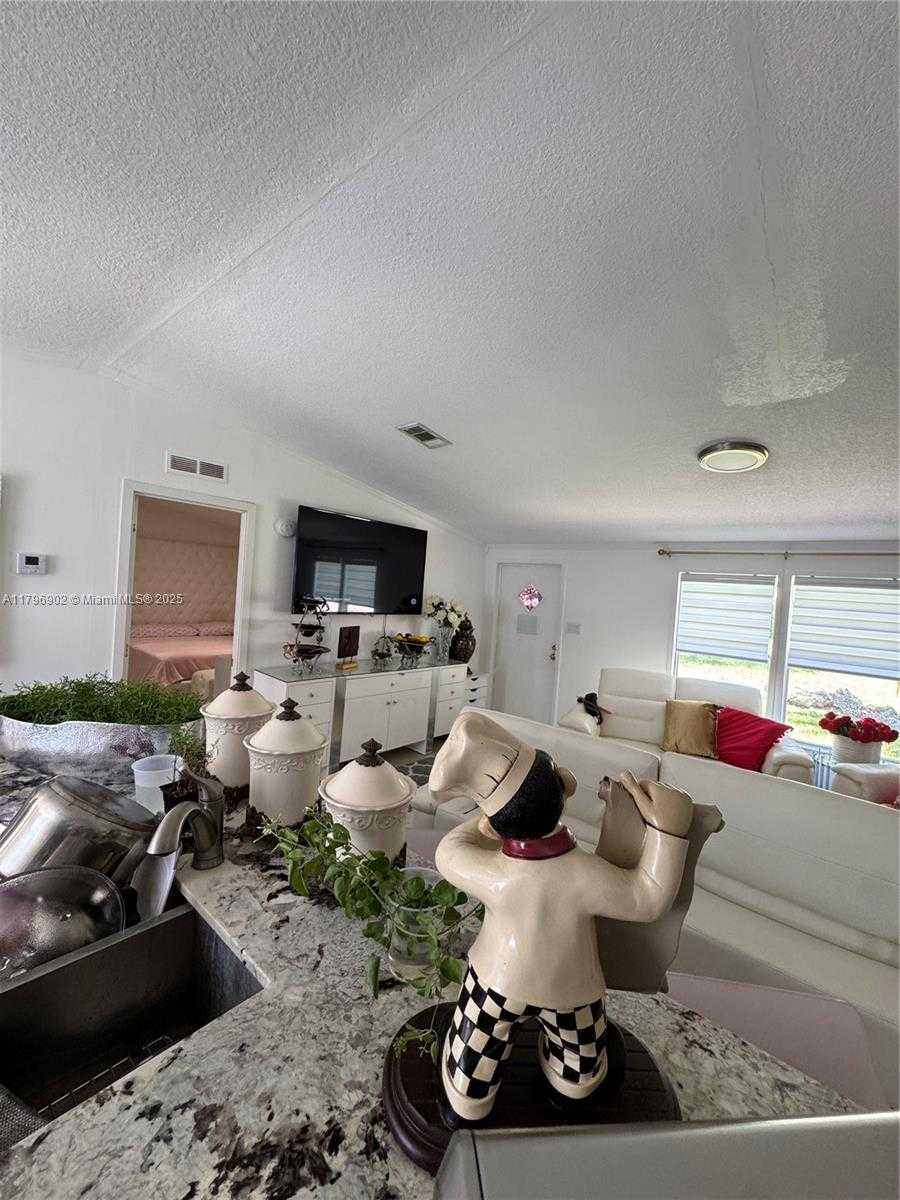 Small Image of 19800 SOUTH WEST 180AVE, Miami Number 6
