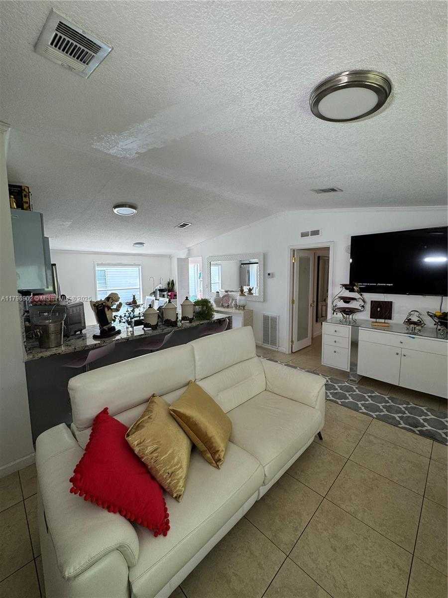 Small Image of 19800 SOUTH WEST 180AVE, Miami Number 7