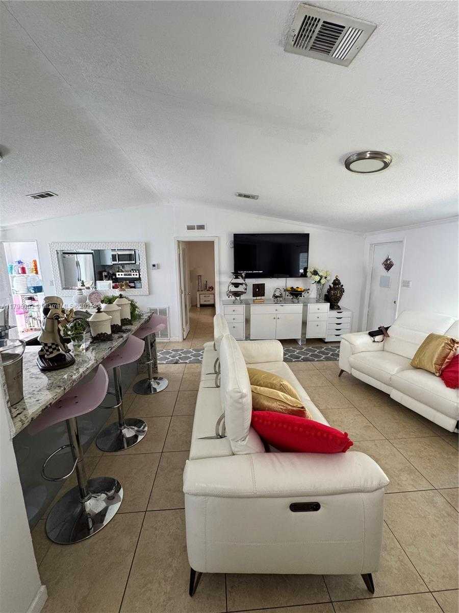 Small Image of 19800 SOUTH WEST 180AVE, Miami Number 8