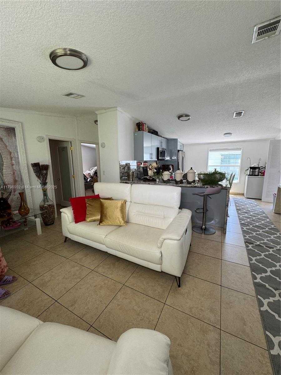 Small Image of 19800 SOUTH WEST 180AVE, Miami Number 9