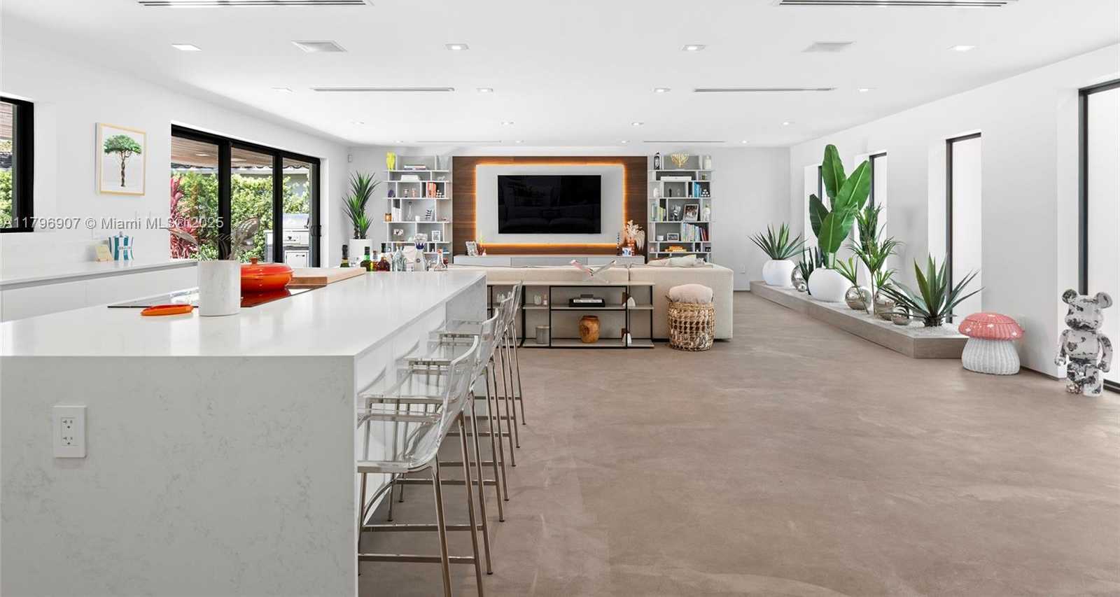 Small Image of 2020 NORTH EAST 121ST RD, North Miami Number 15