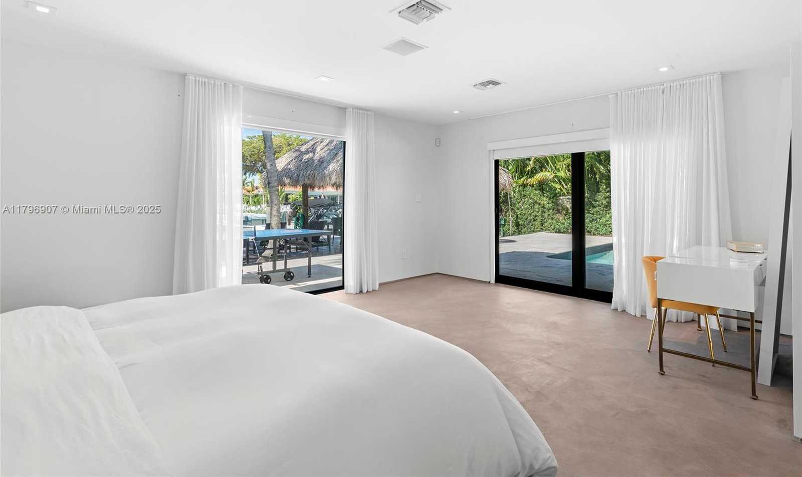 Small Image of 2020 NORTH EAST 121ST RD, North Miami Number 18