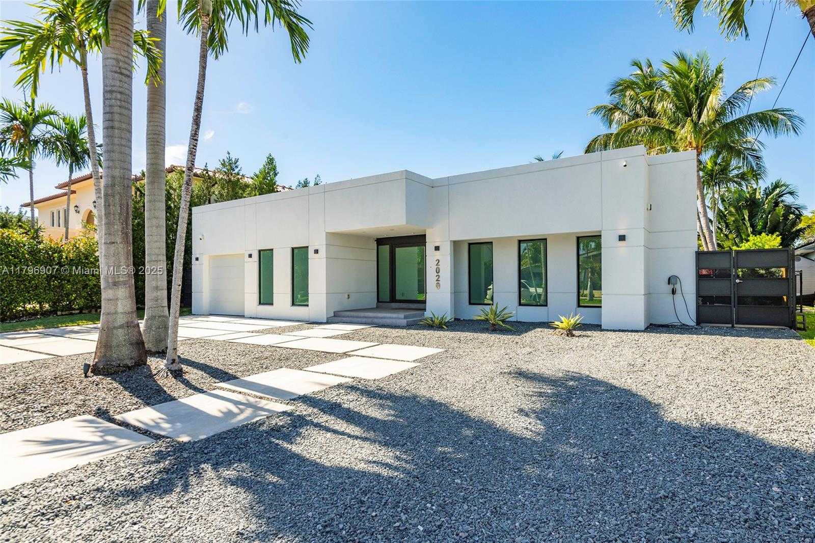Small Image of 2020 NORTH EAST 121ST RD, North Miami Number 2