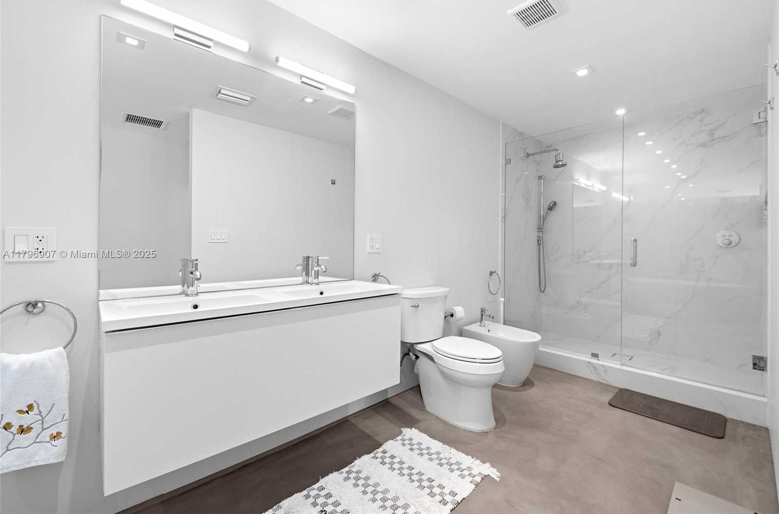 Small Image of 2020 NORTH EAST 121ST RD, North Miami Number 20