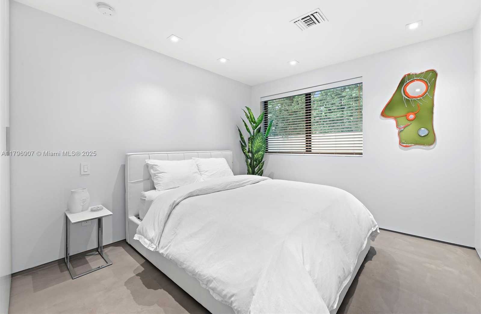 Small Image of 2020 NORTH EAST 121ST RD, North Miami Number 22