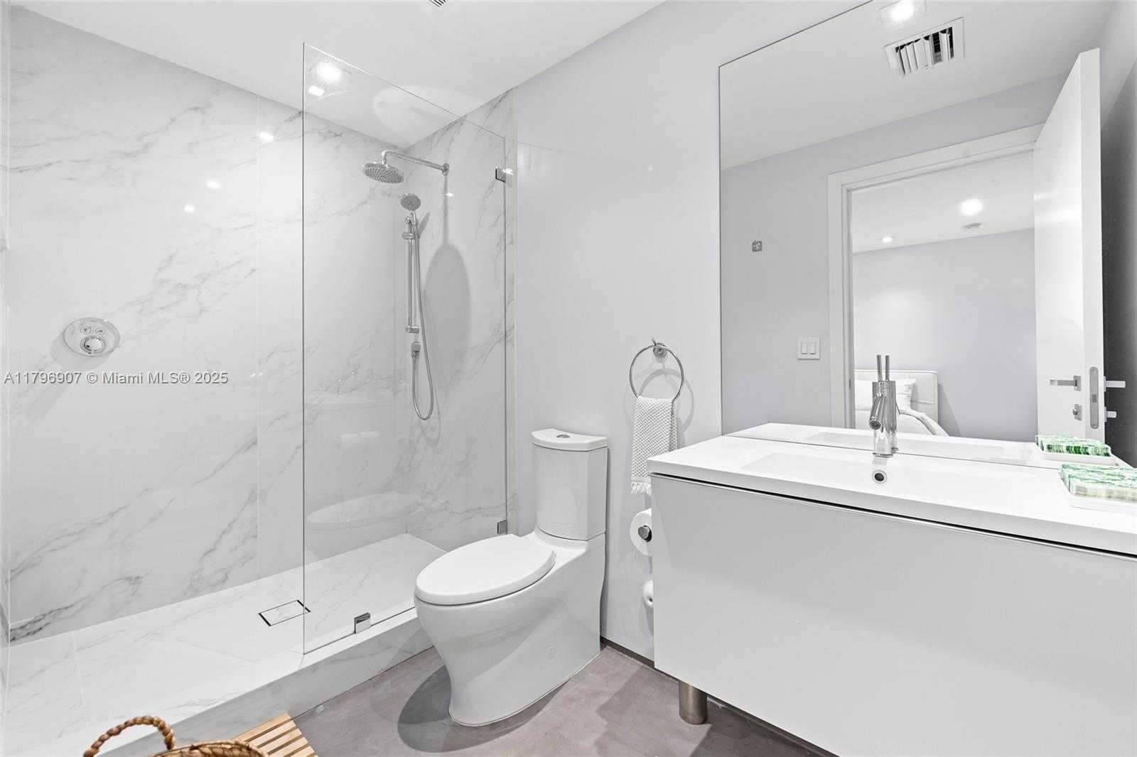 Small Image of 2020 NORTH EAST 121ST RD, North Miami Number 23