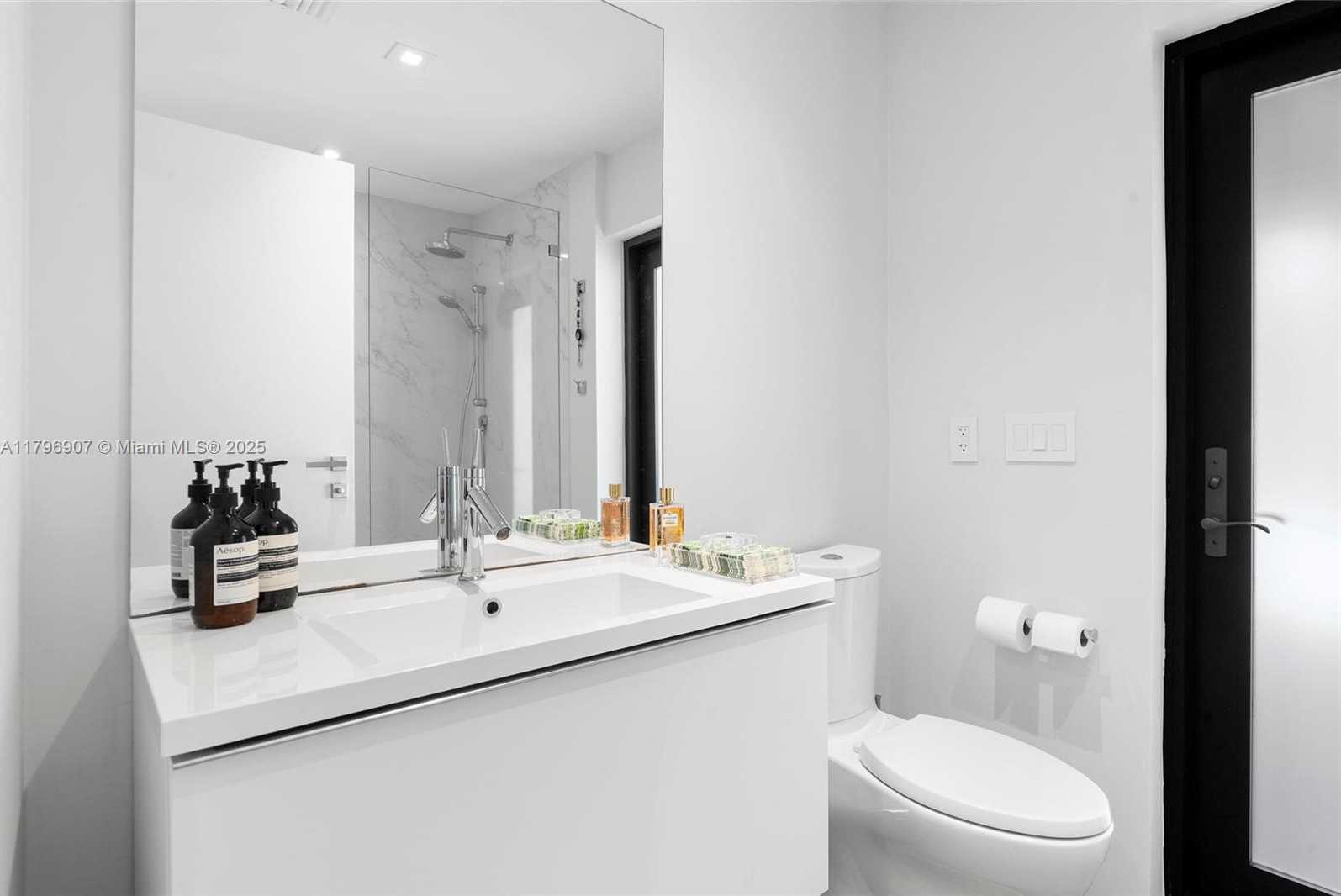 Small Image of 2020 NORTH EAST 121ST RD, North Miami Number 25