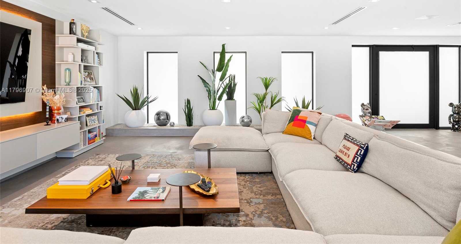 Small Image of 2020 NORTH EAST 121ST RD, North Miami Number 9