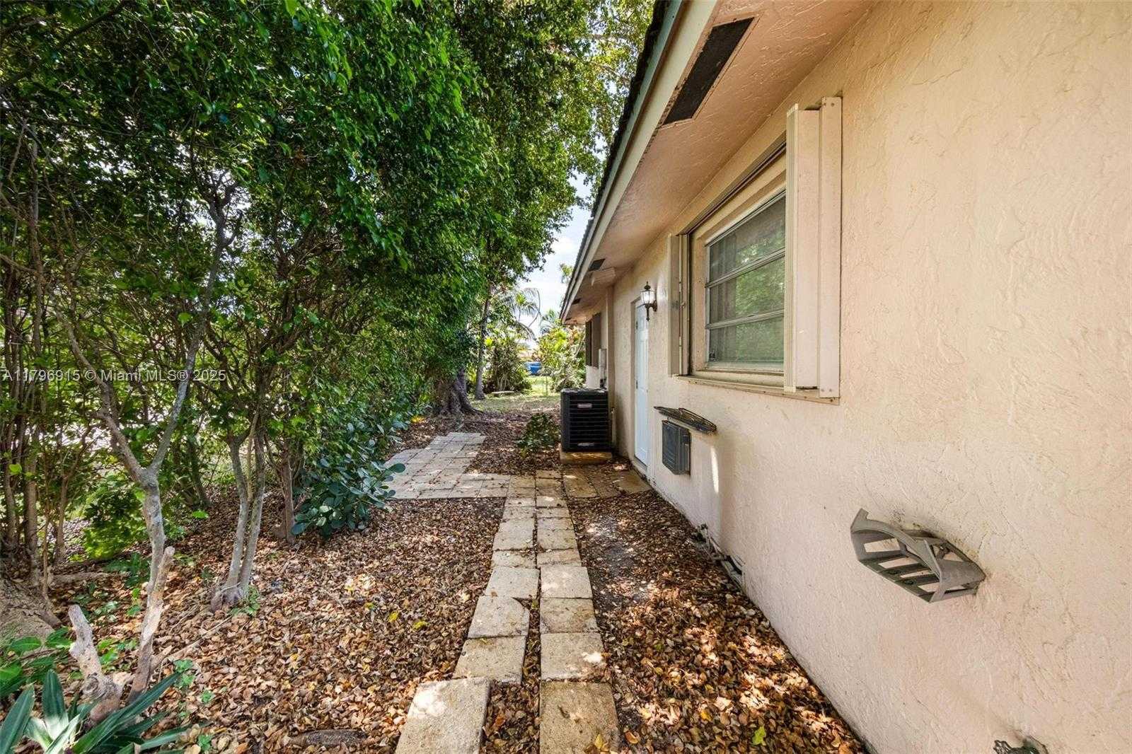 Small Image of 10840 NORTH WEST 40TH ST, Coral Springs Number 7