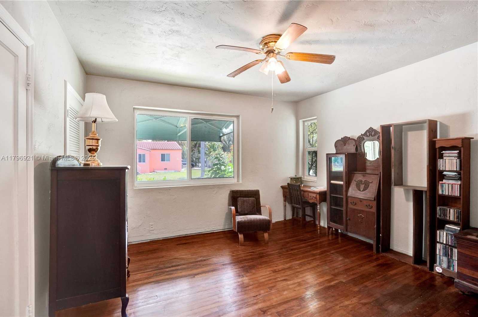 Small Image of 326 SOUTH 14TH AVE, Hollywood Number 16