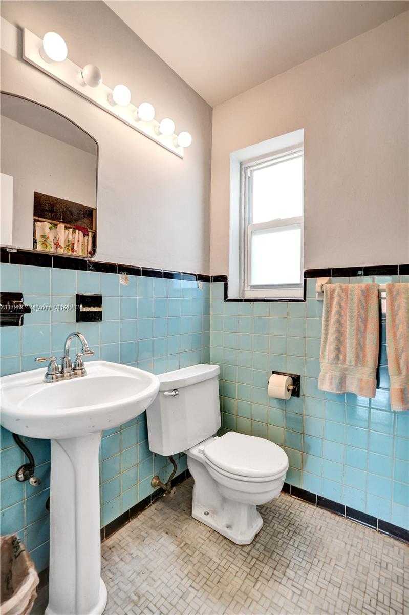 Small Image of 326 SOUTH 14TH AVE, Hollywood Number 20