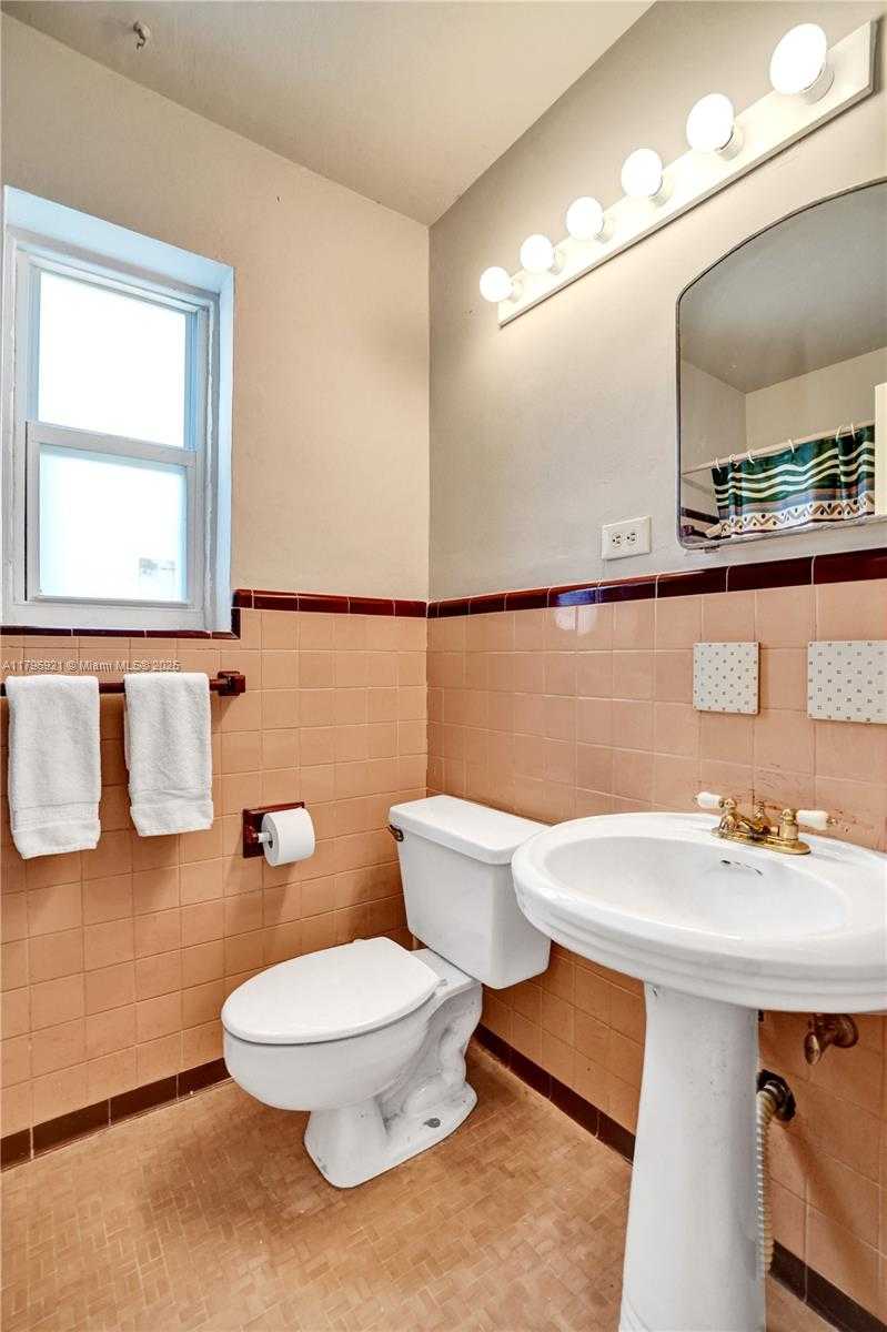 Small Image of 326 SOUTH 14TH AVE, Hollywood Number 21