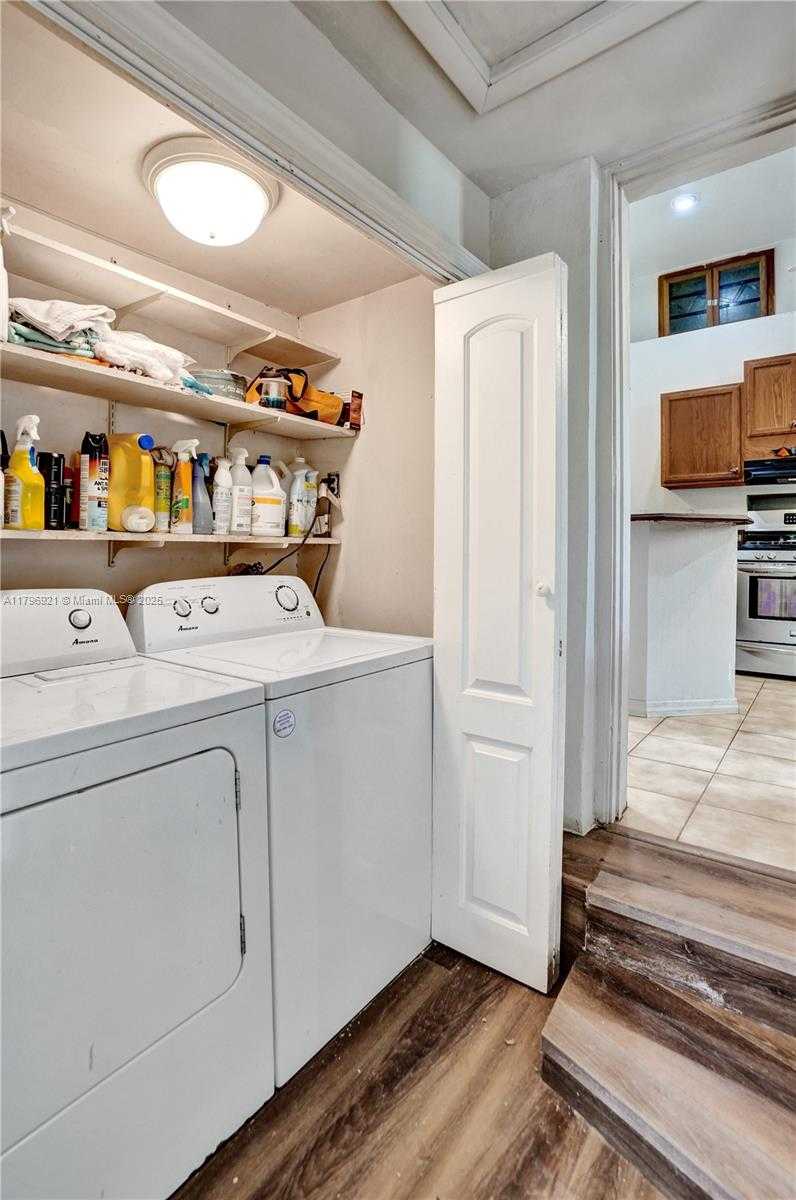 Small Image of 326 SOUTH 14TH AVE, Hollywood Number 24