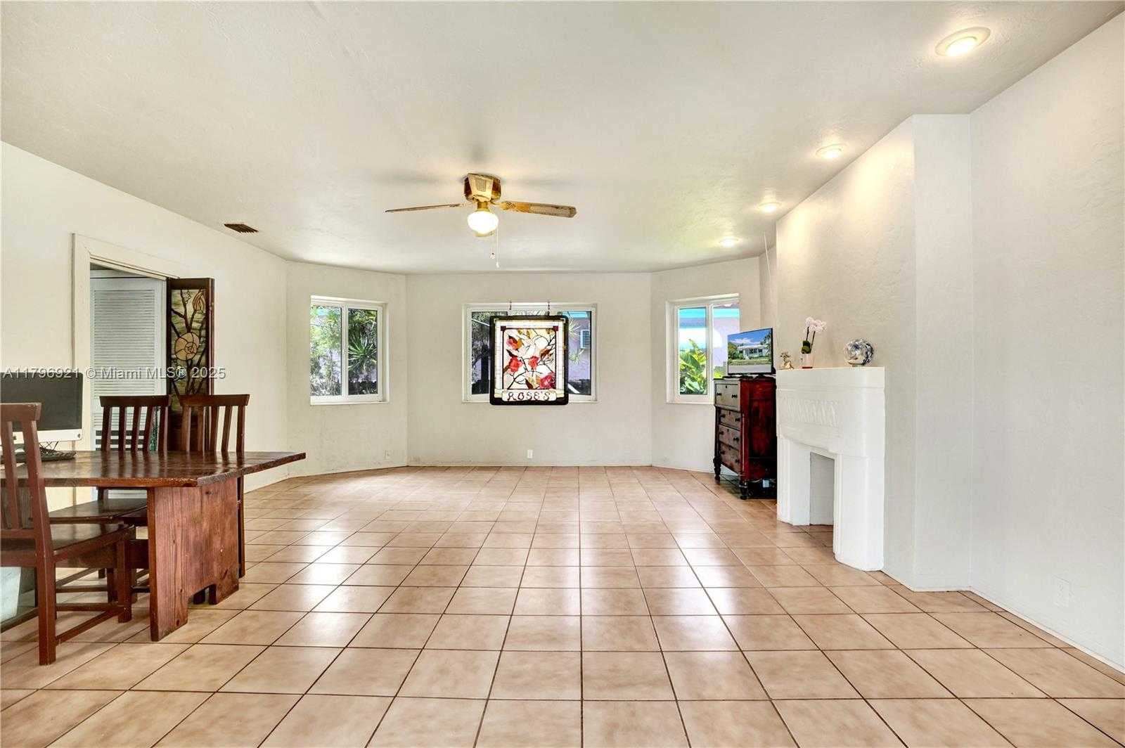 Small Image of 326 SOUTH 14TH AVE, Hollywood Number 5