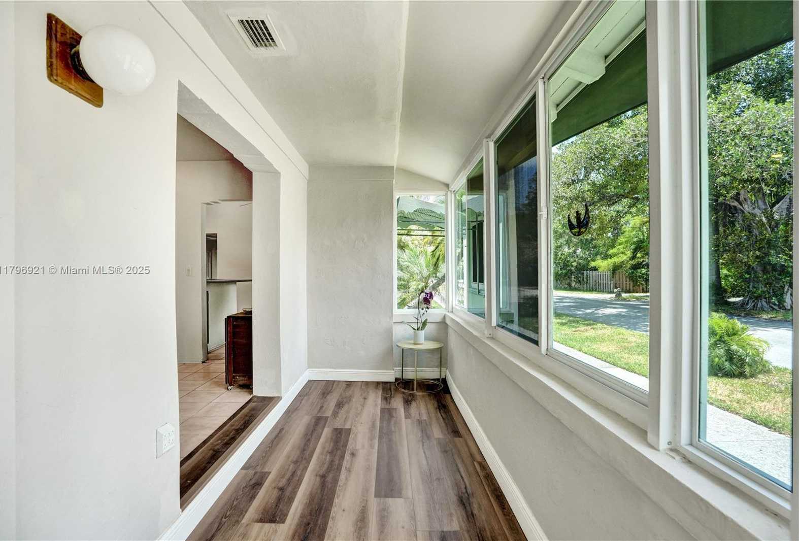 Small Image of 326 SOUTH 14TH AVE, Hollywood Number 7