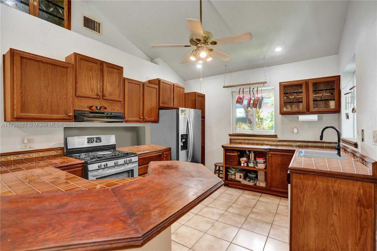 Small Image of 326 SOUTH 14TH AVE, Hollywood Number 9