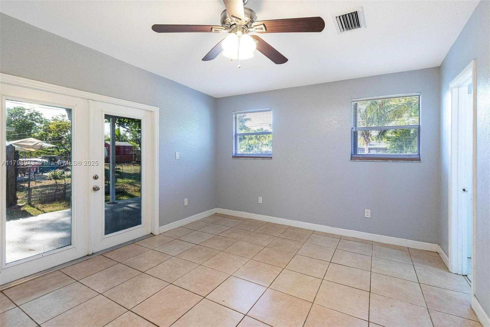 Small Image of 2459 FUNSTON ST, Hollywood Number 11