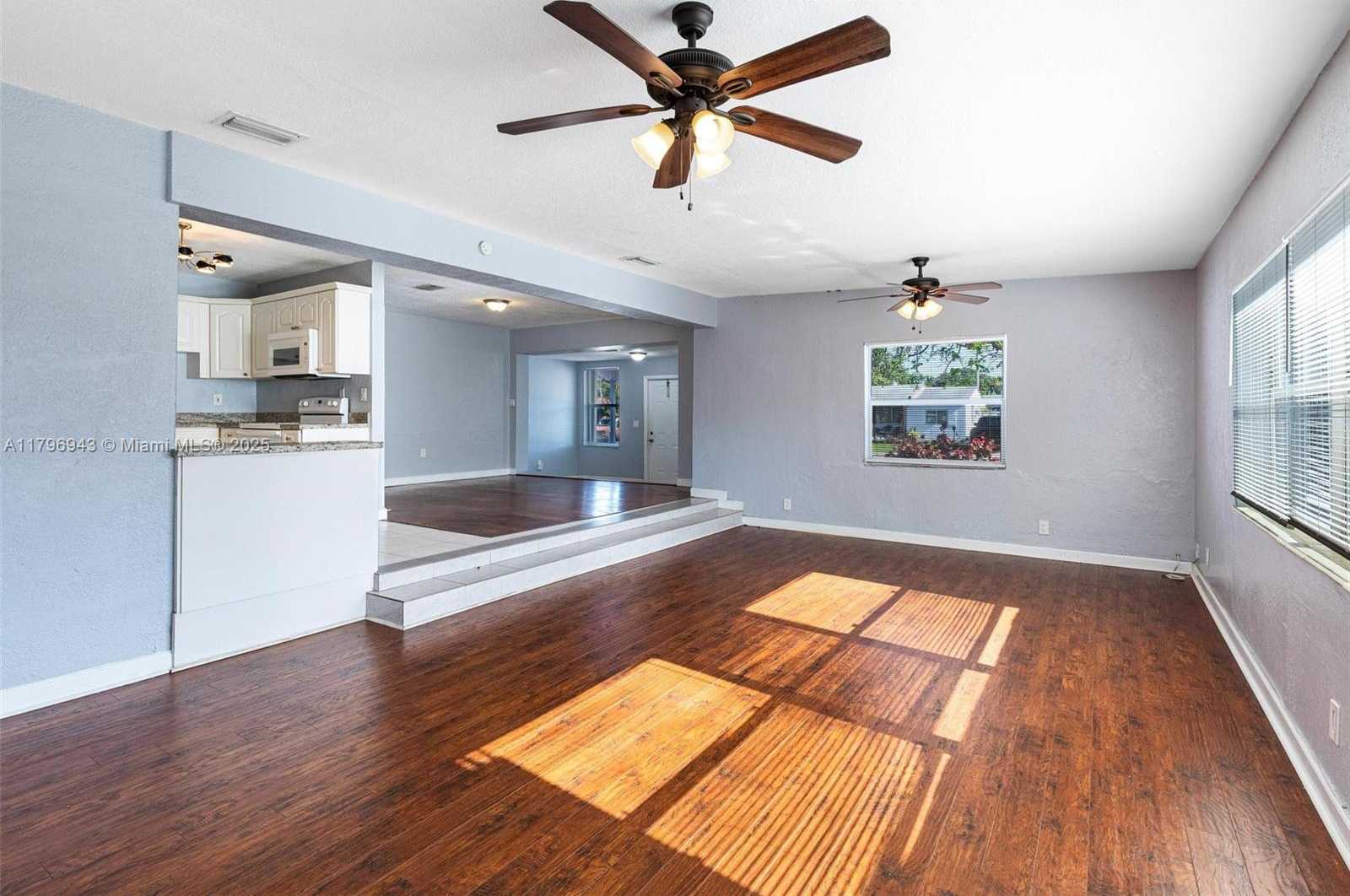 Small Image of 2459 FUNSTON ST, Hollywood Number 13