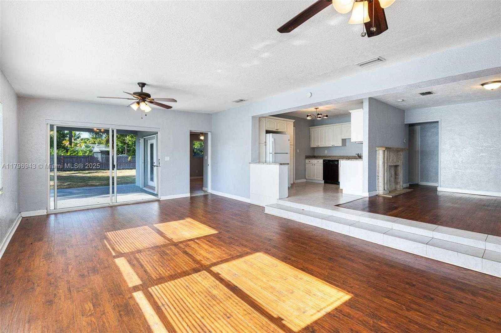 Small Image of 2459 FUNSTON ST, Hollywood Number 14