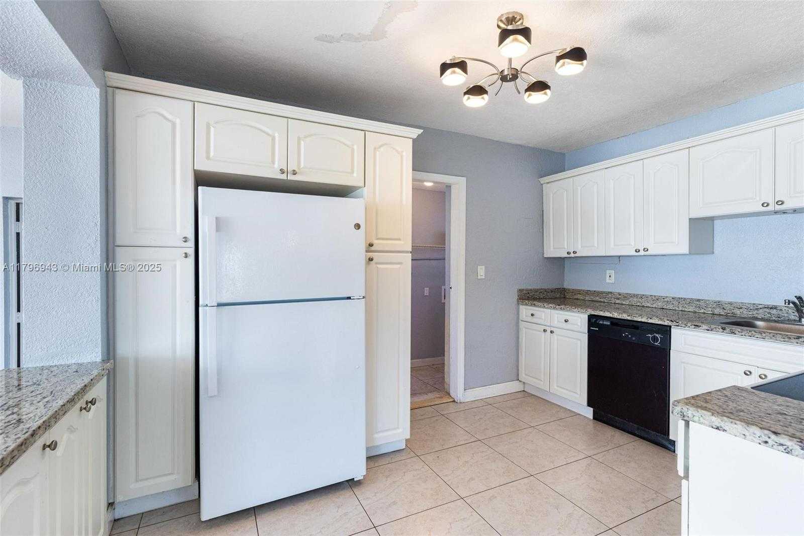 Small Image of 2459 FUNSTON ST, Hollywood Number 22