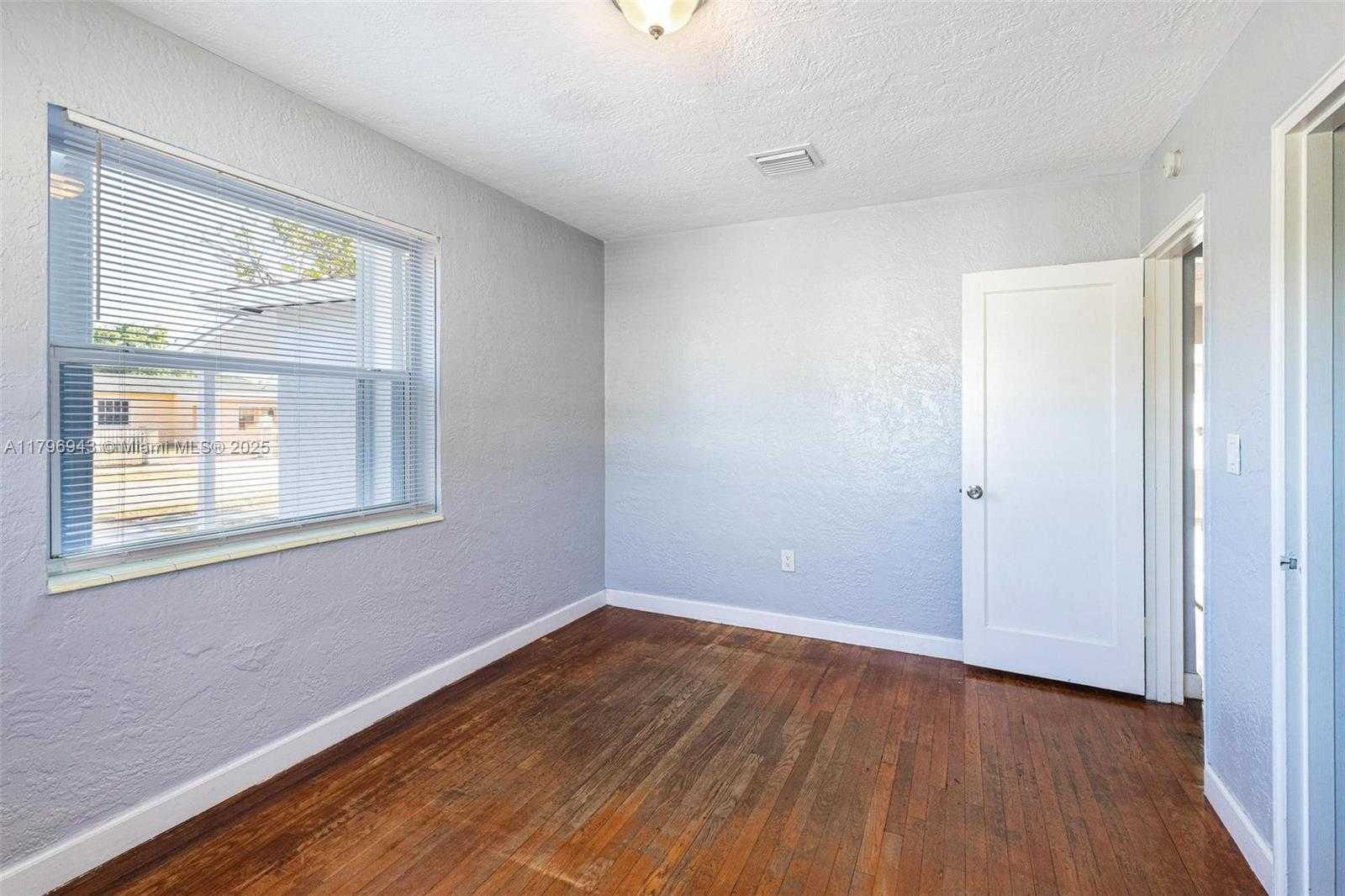 Small Image of 2459 FUNSTON ST, Hollywood Number 25