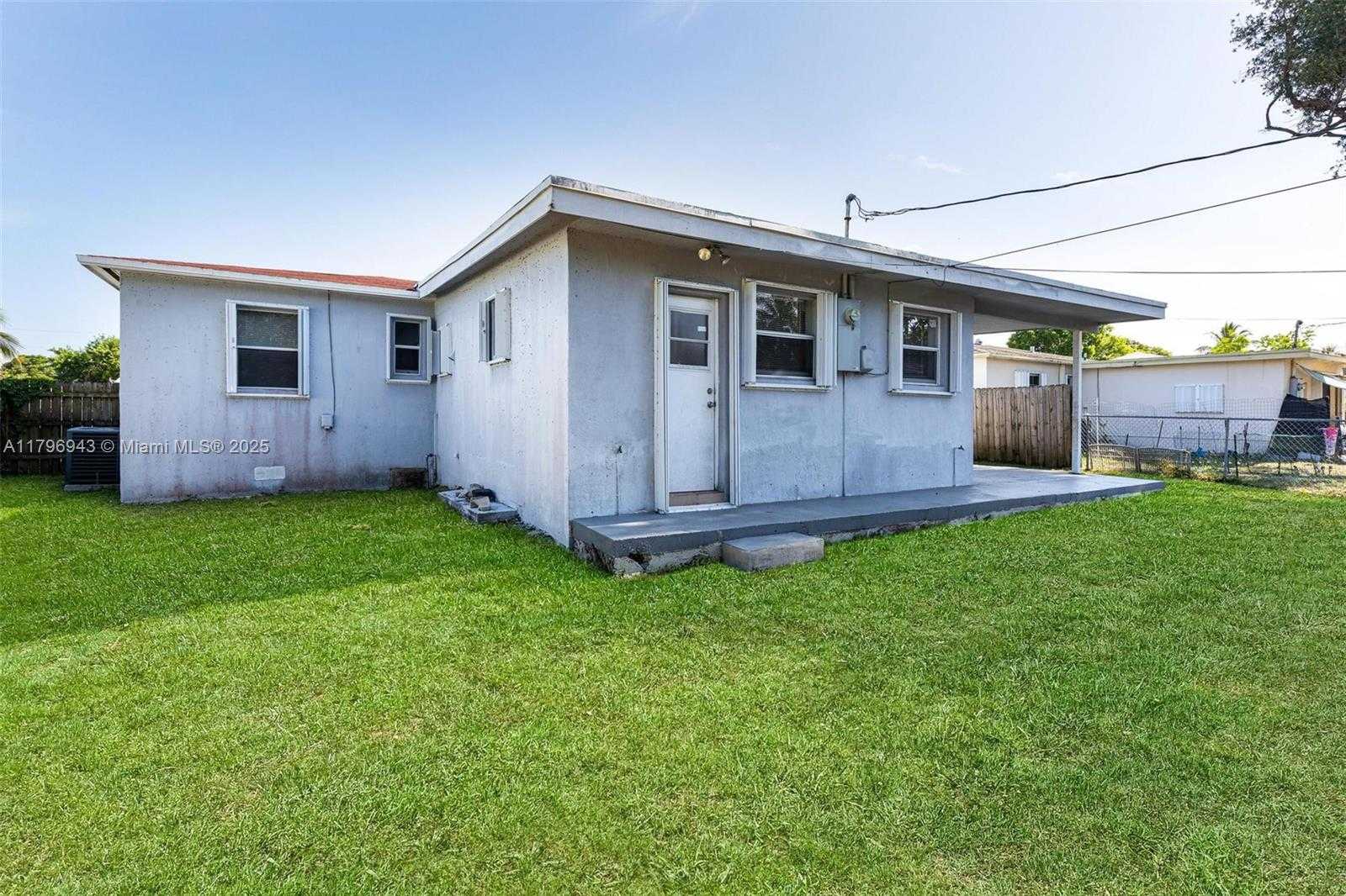 Small Image of 2459 FUNSTON ST, Hollywood Number 4