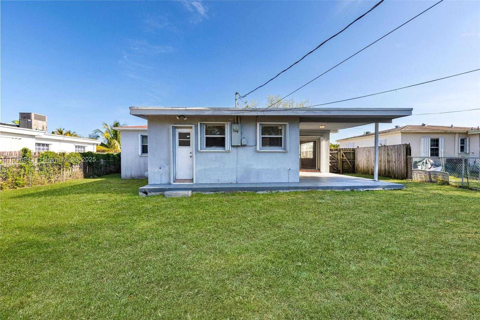 Small Image of 2459 FUNSTON ST, Hollywood Number 5