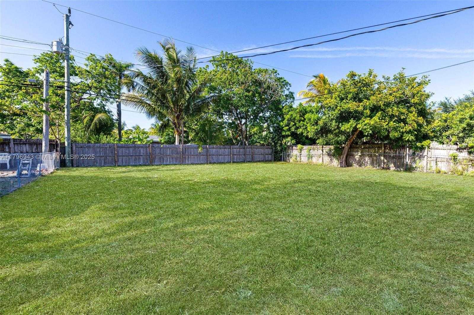 Small Image of 2459 FUNSTON ST, Hollywood Number 6