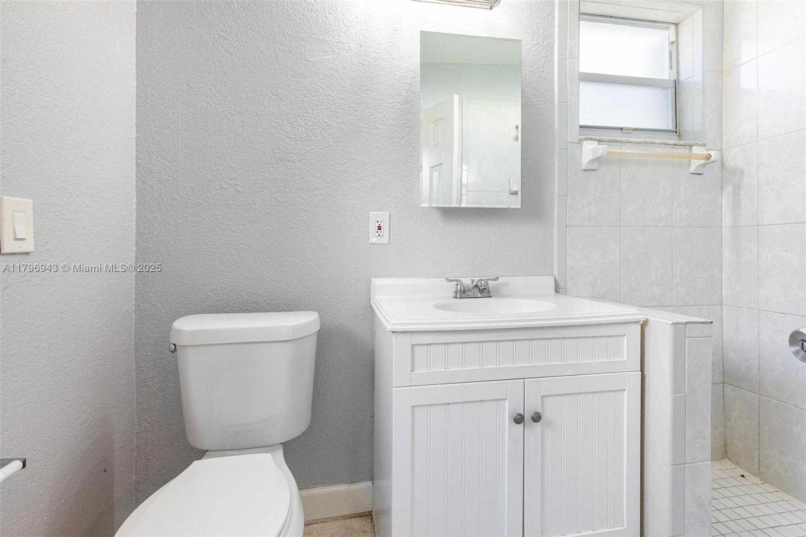 Small Image of 2459 FUNSTON ST, Hollywood Number 7