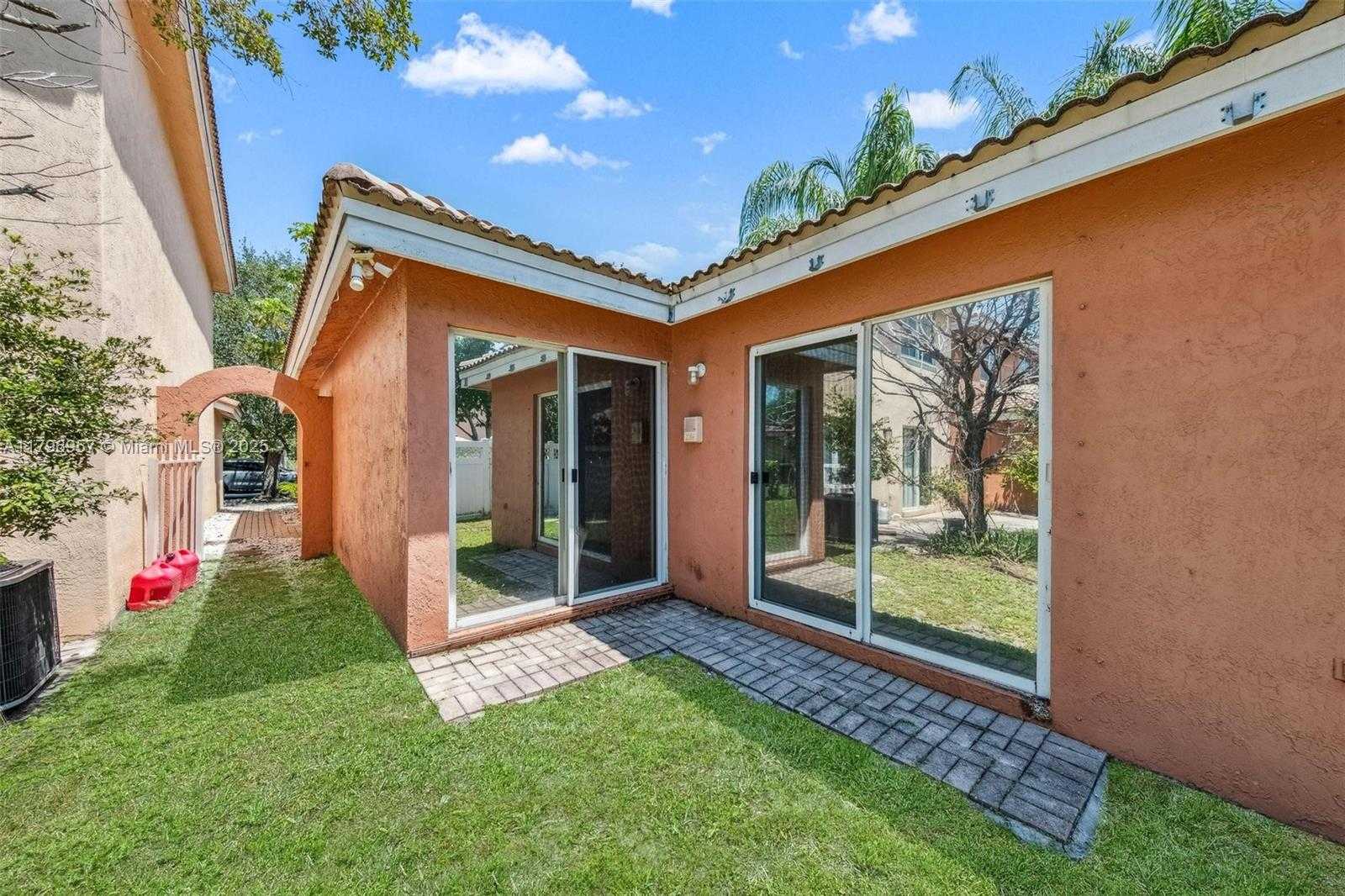 Small Image of 7196 SIENNA RIDGE LN, Lauderhill Number 10