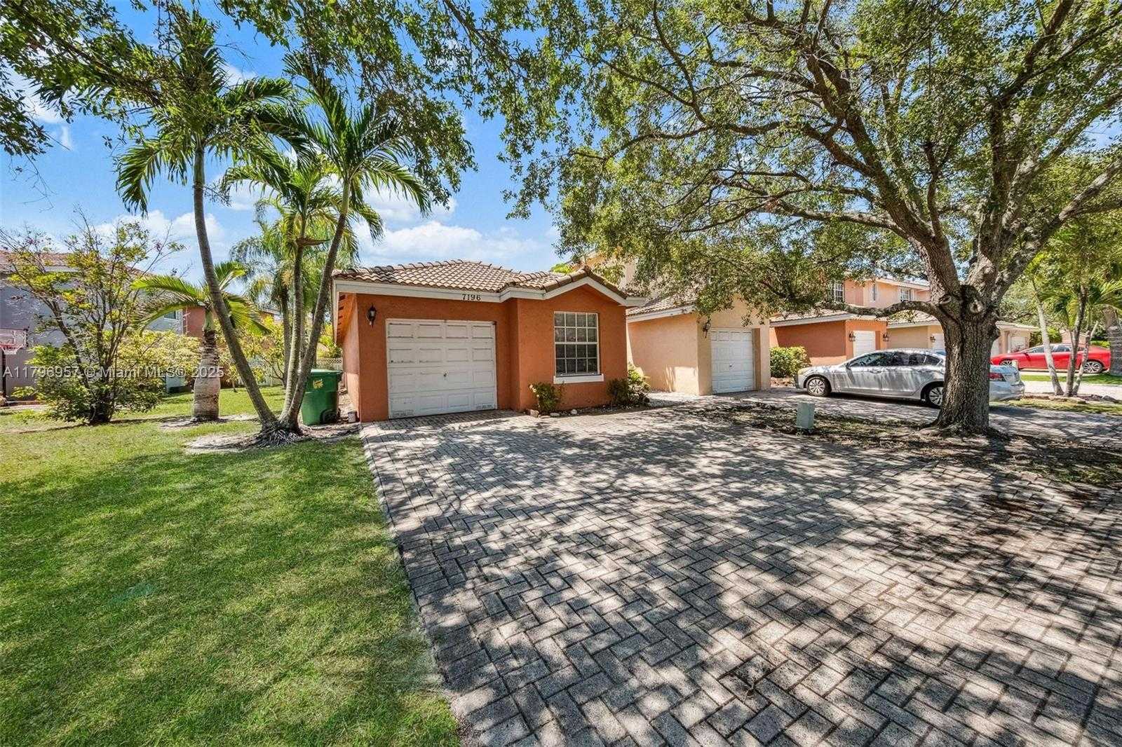 Small Image of 7196 SIENNA RIDGE LN, Lauderhill Number 2