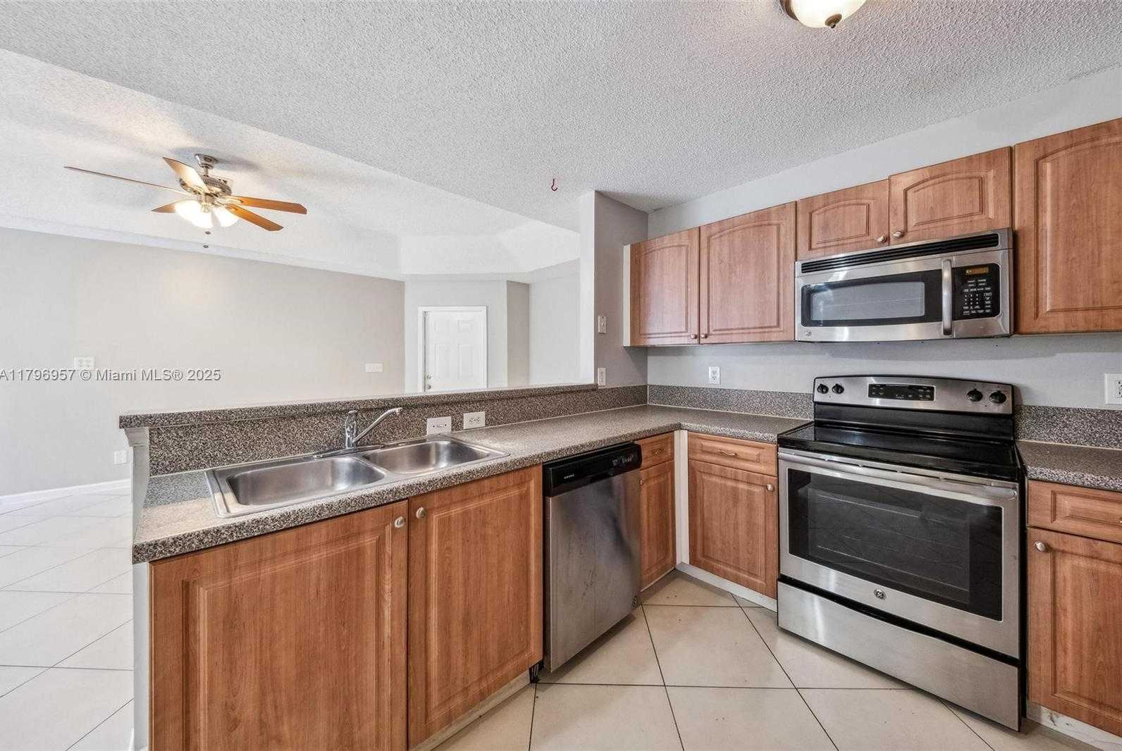Small Image of 7196 SIENNA RIDGE LN, Lauderhill Number 21