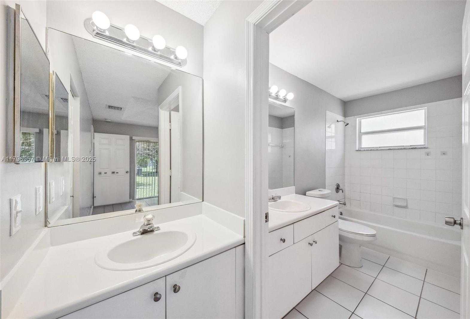 Small Image of 7196 SIENNA RIDGE LN, Lauderhill Number 26
