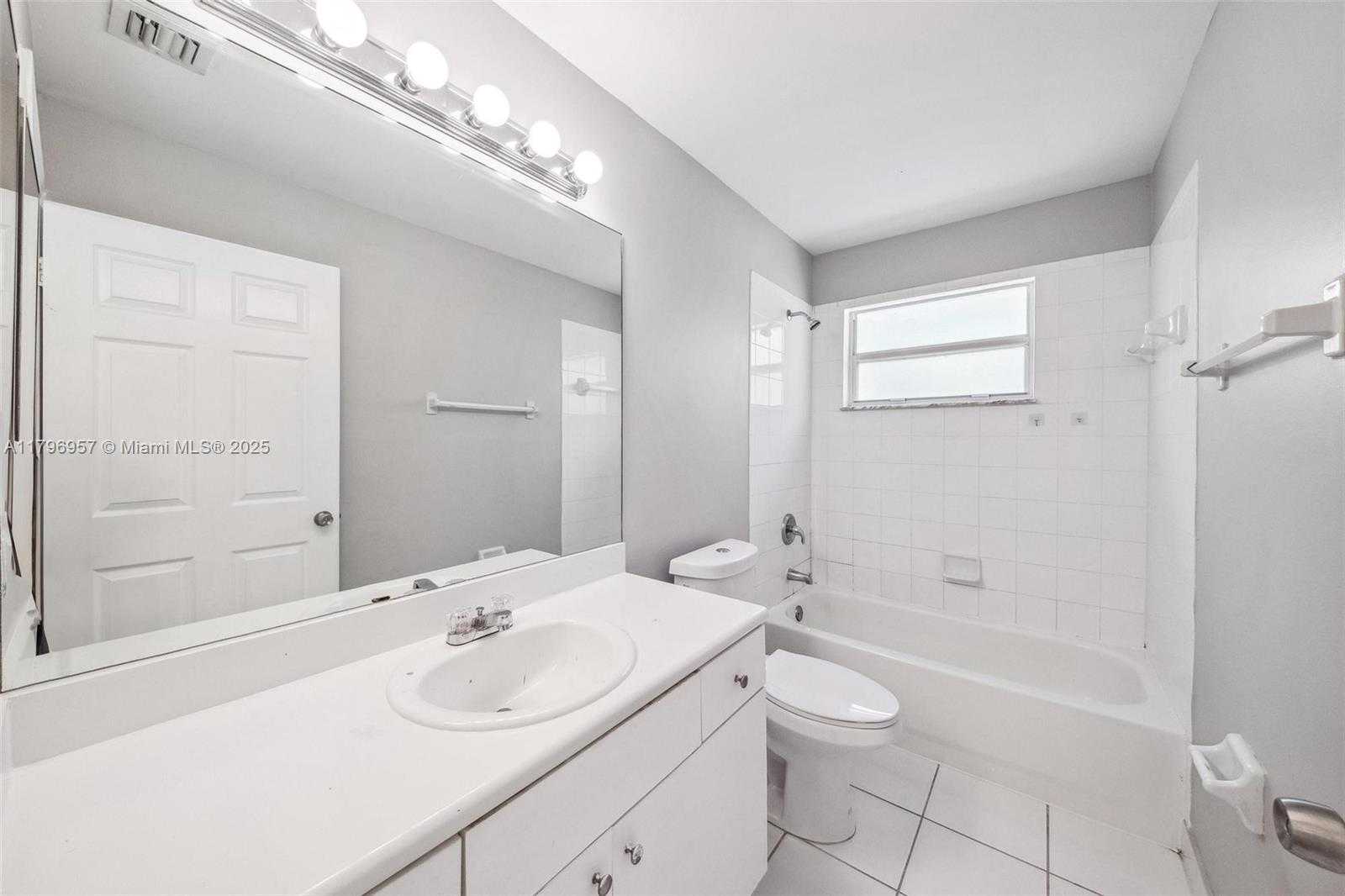 Small Image of 7196 SIENNA RIDGE LN, Lauderhill Number 27
