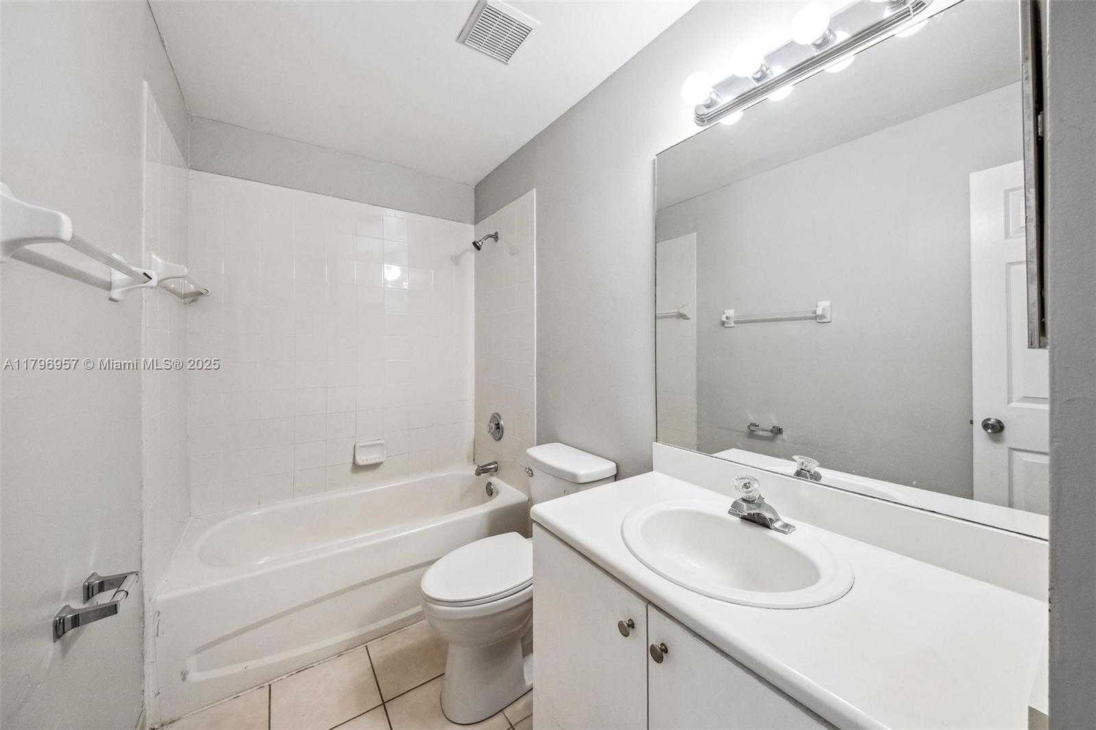 Small Image of 7196 SIENNA RIDGE LN, Lauderhill Number 28