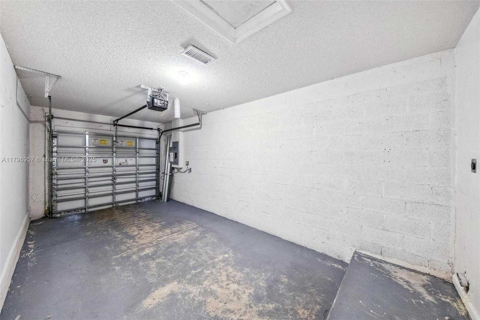 Small Image of 7196 SIENNA RIDGE LN, Lauderhill Number 29