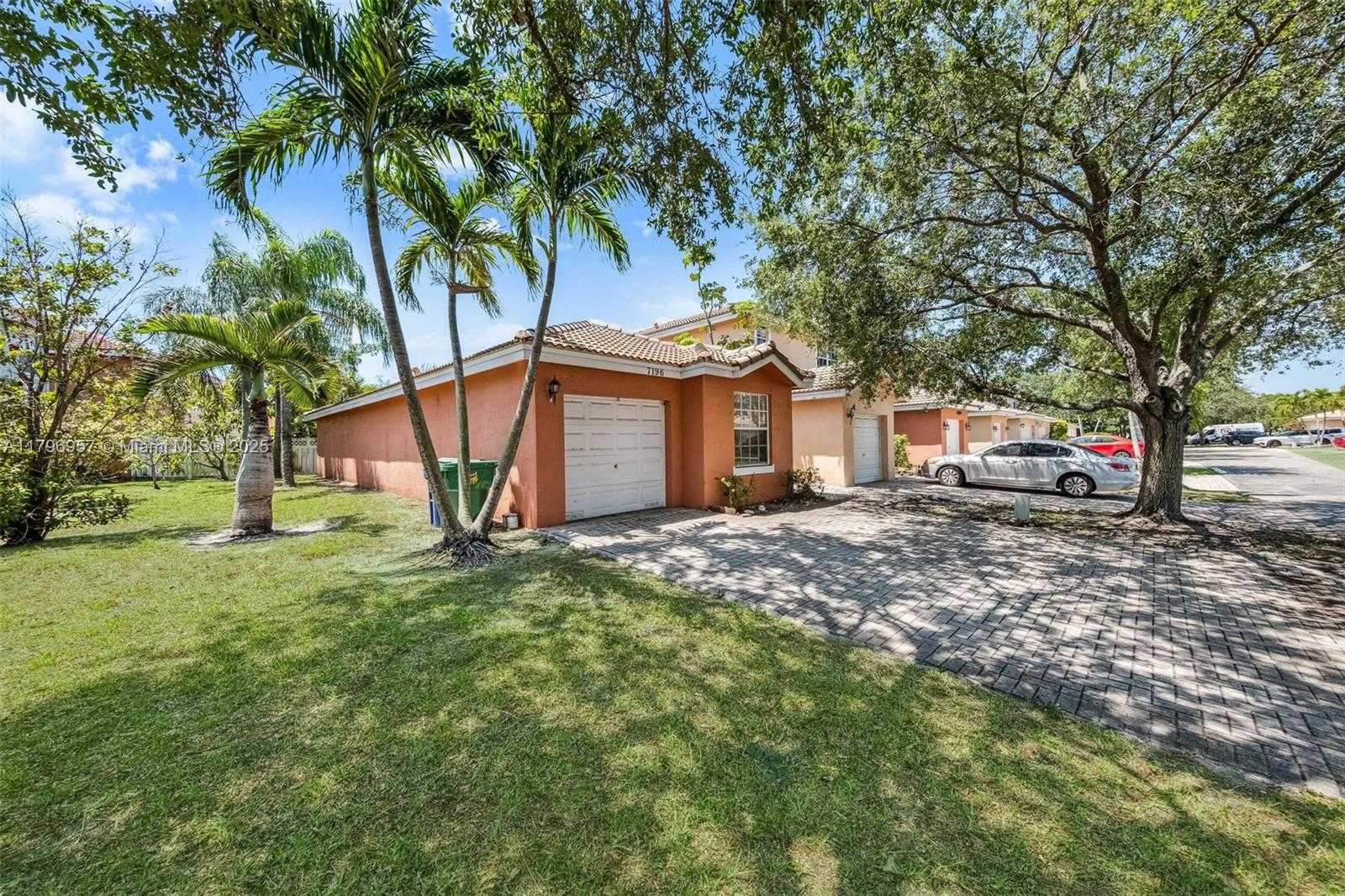 Small Image of 7196 SIENNA RIDGE LN, Lauderhill Number 3