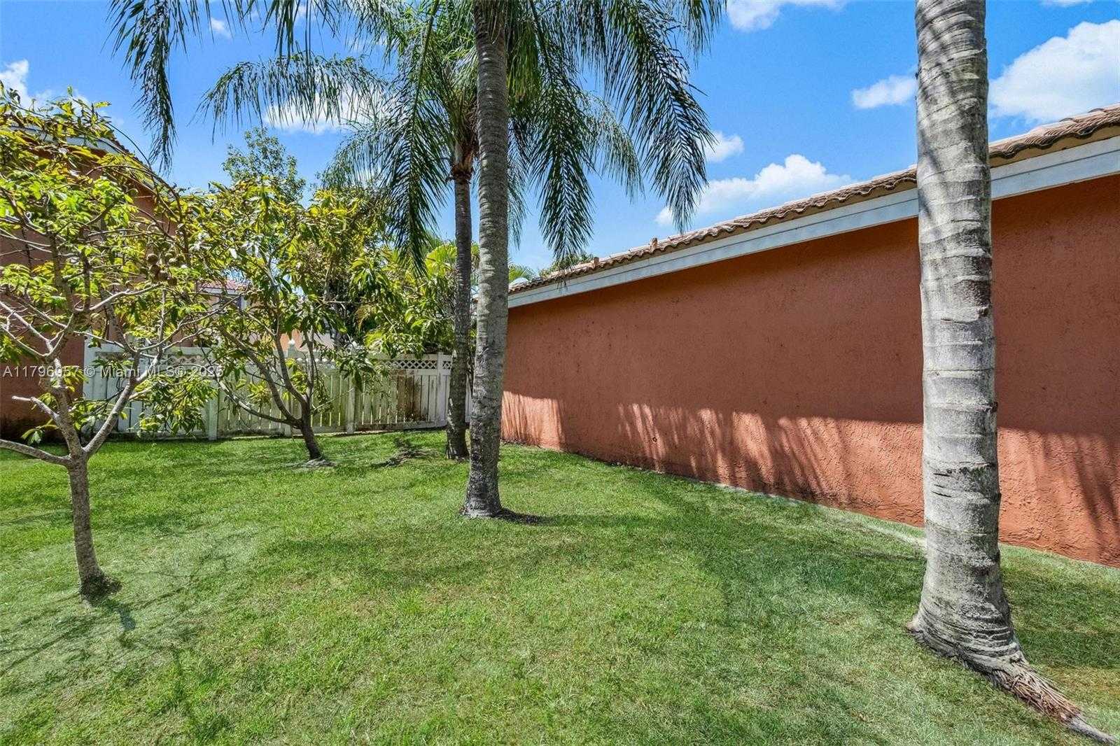 Small Image of 7196 SIENNA RIDGE LN, Lauderhill Number 6