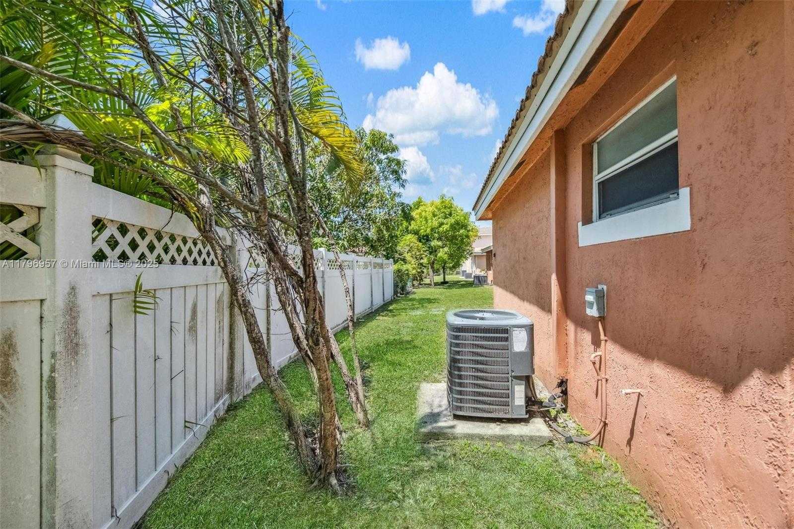 Small Image of 7196 SIENNA RIDGE LN, Lauderhill Number 7