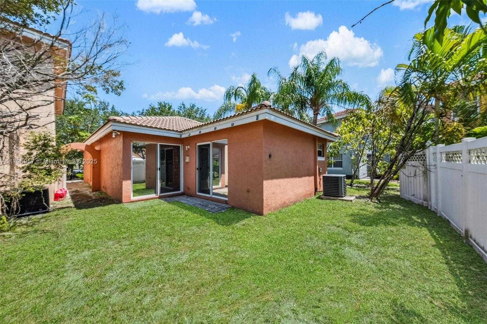 Small Image of 7196 SIENNA RIDGE LN, Lauderhill Number 8