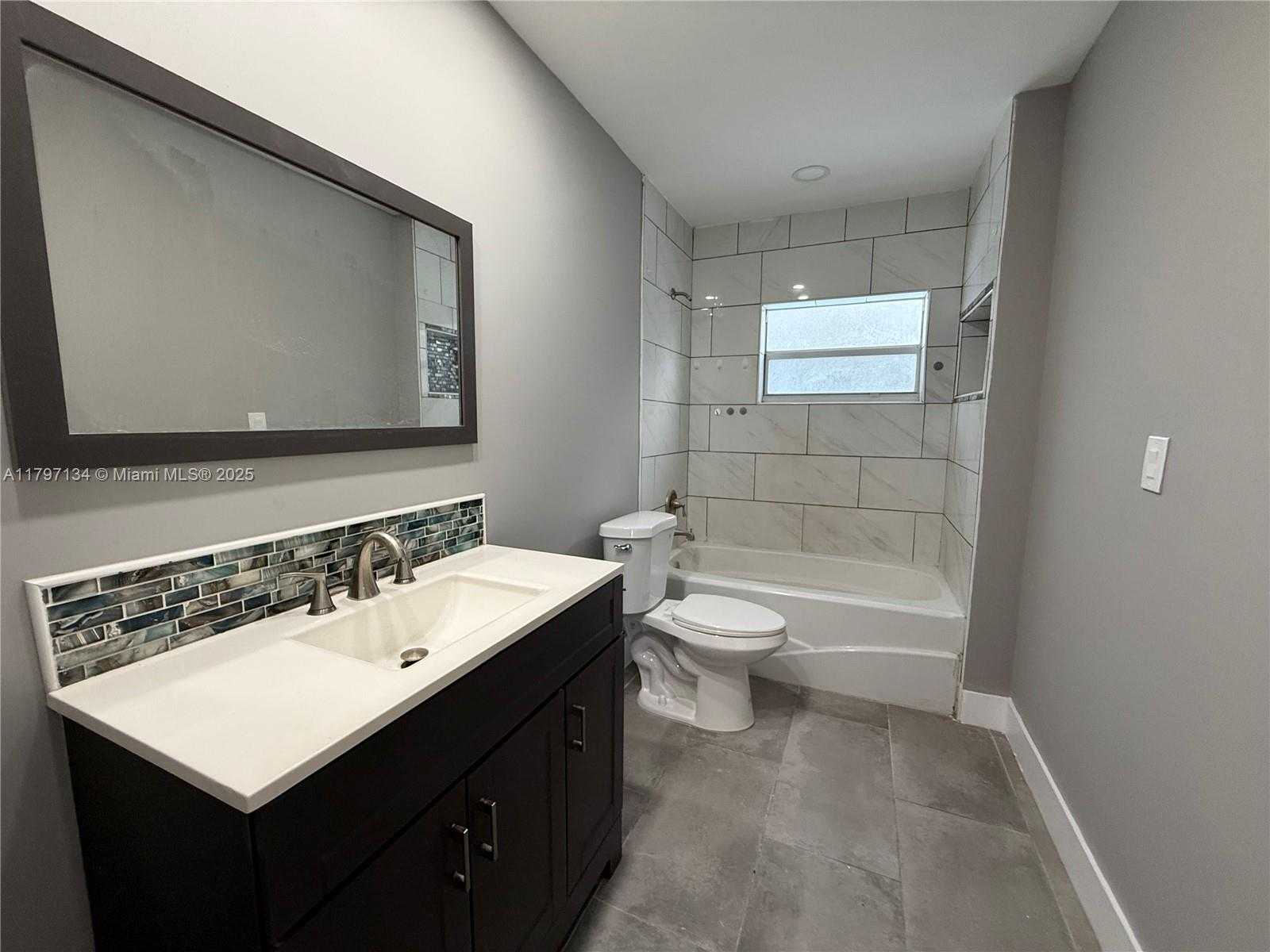 Small Image of 20570 NORTH WEST 1ST CT, Miami Gardens Number 11