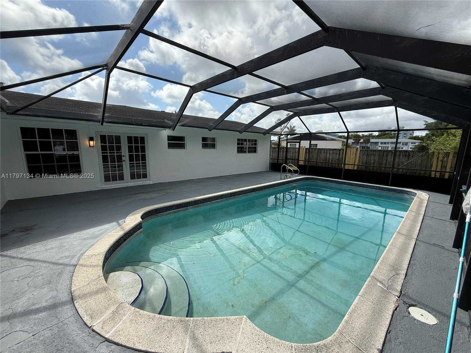 Small Image of 20570 NORTH WEST 1ST CT, Miami Gardens Number 15