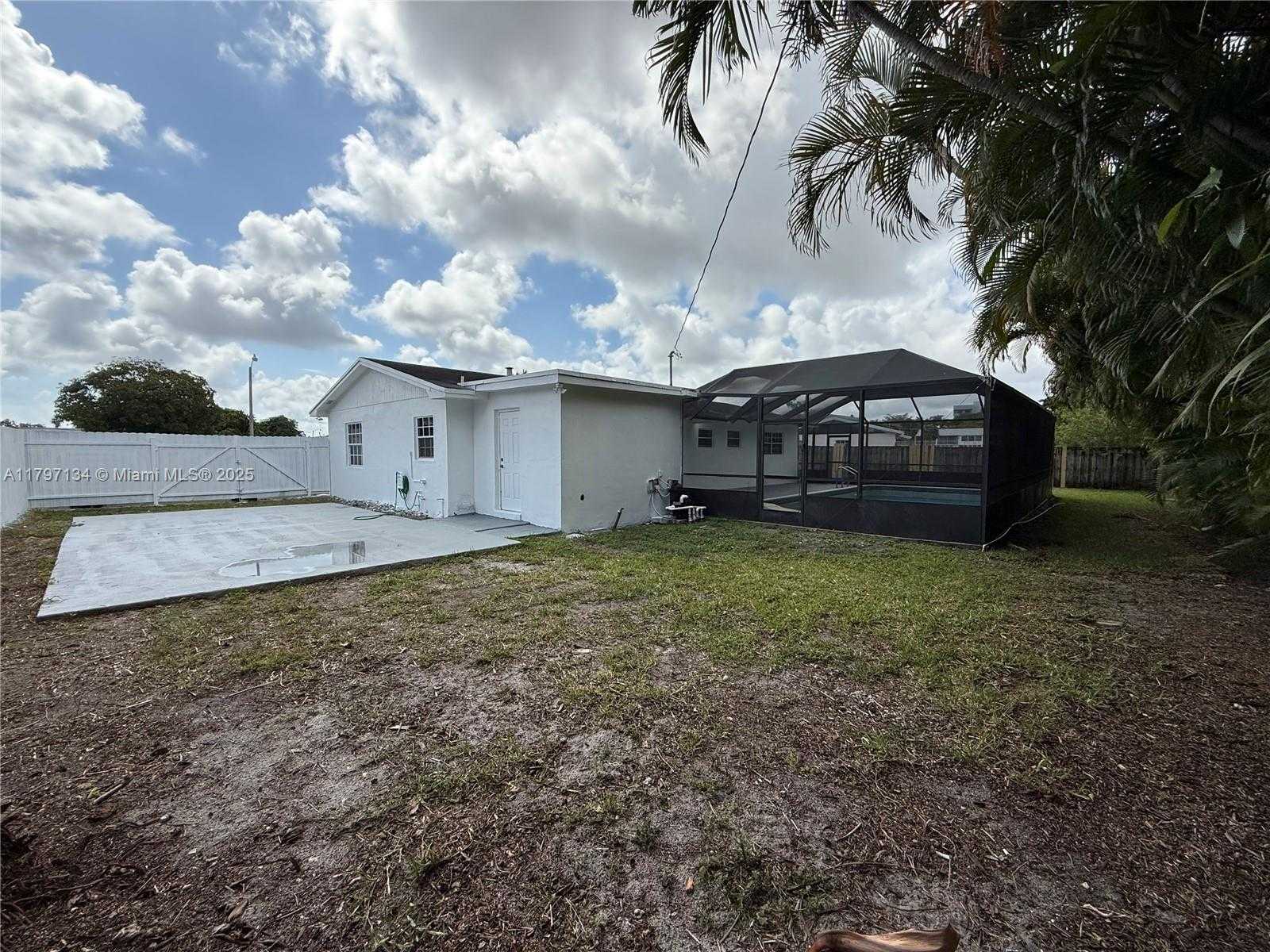 Small Image of 20570 NORTH WEST 1ST CT, Miami Gardens Number 16