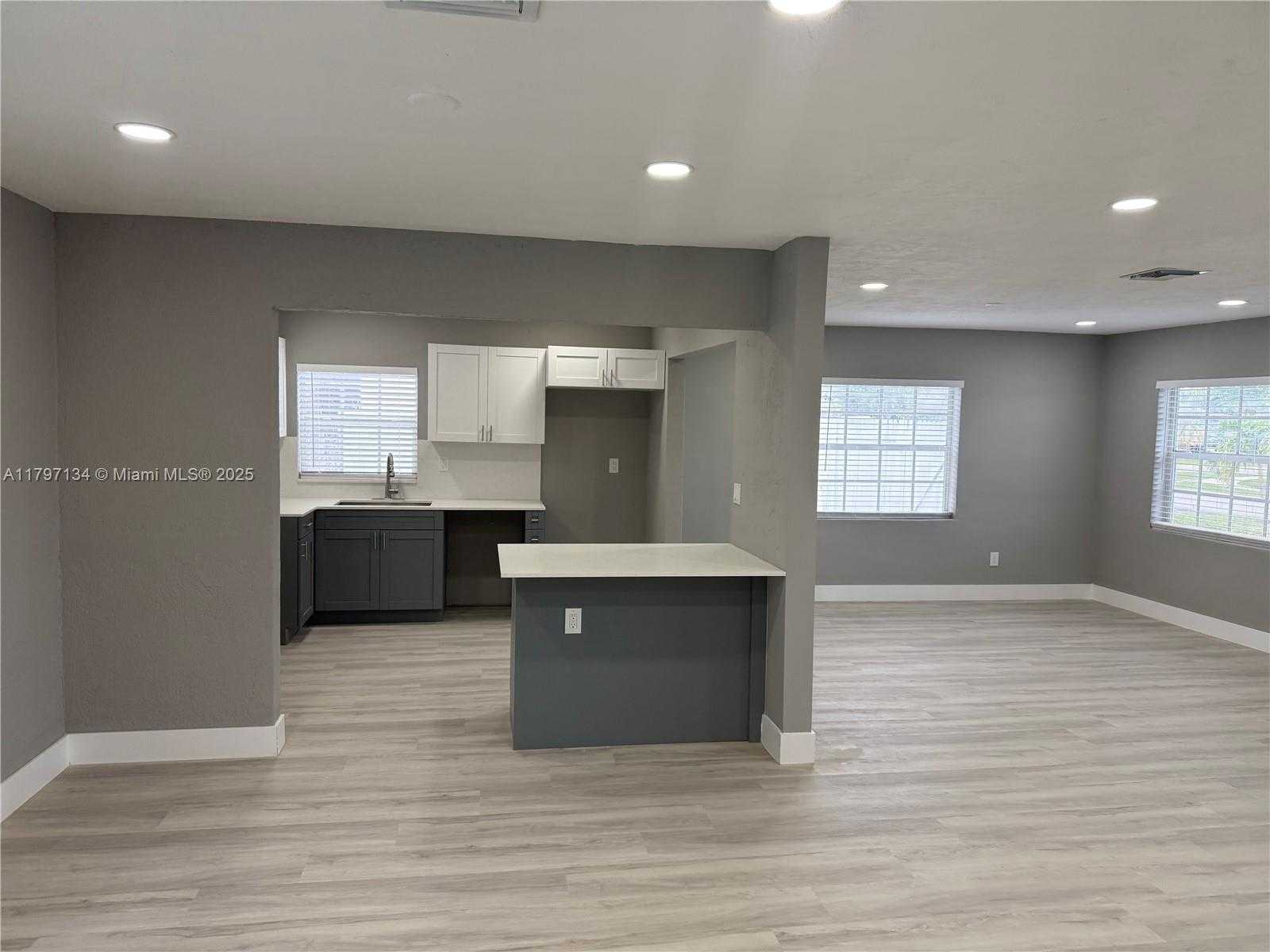 Small Image of 20570 NORTH WEST 1ST CT, Miami Gardens Number 8