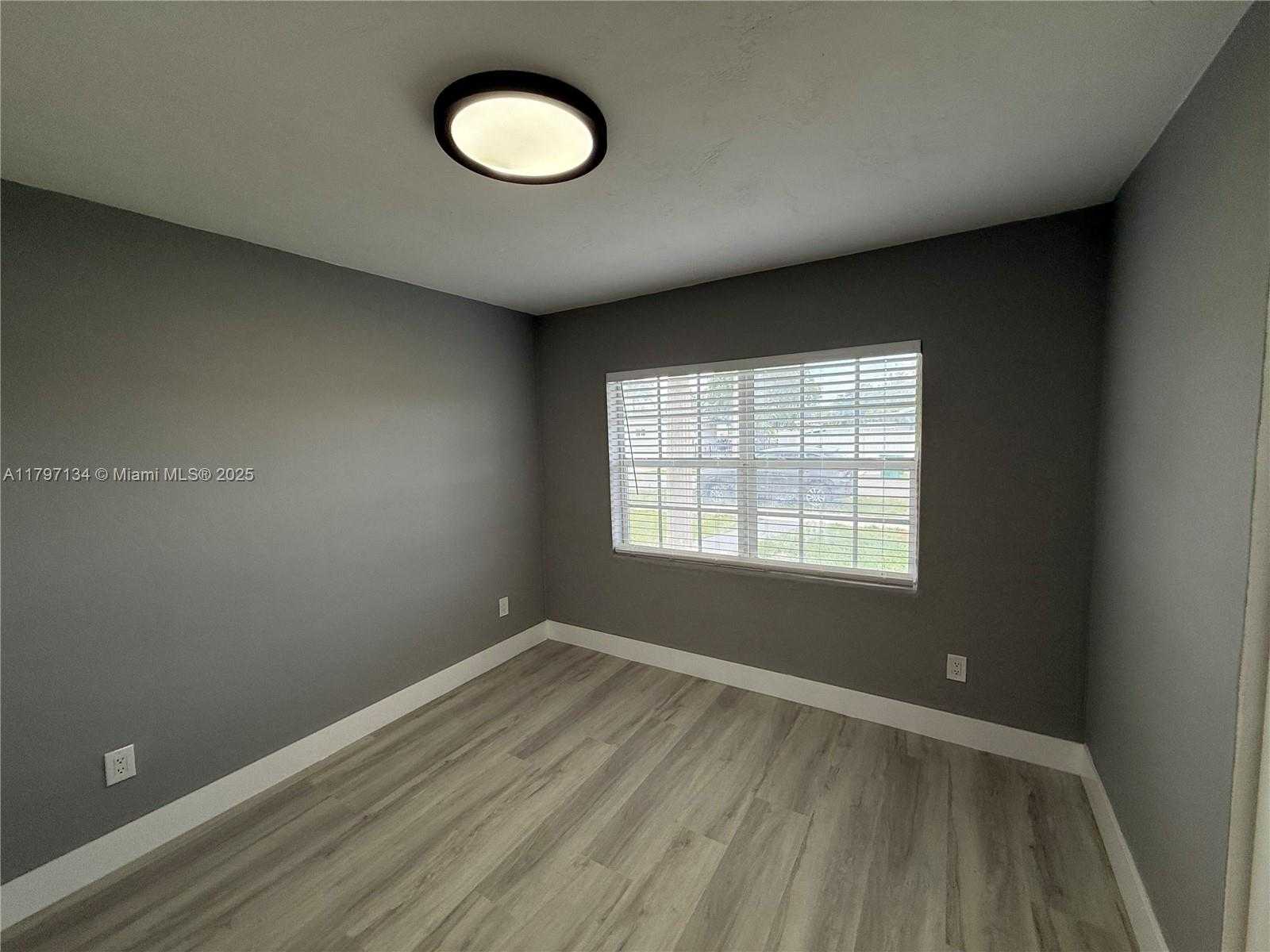 Small Image of 20570 NORTH WEST 1ST CT, Miami Gardens Number 9